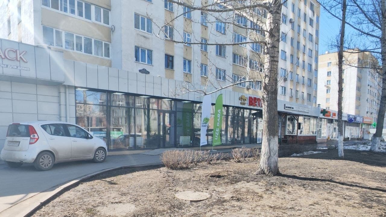 Шоурум UZE BARA в Уфе — фасад и вход